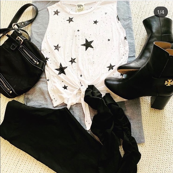 Pretty tank top with stars 🖤 - Picture 2 of 5